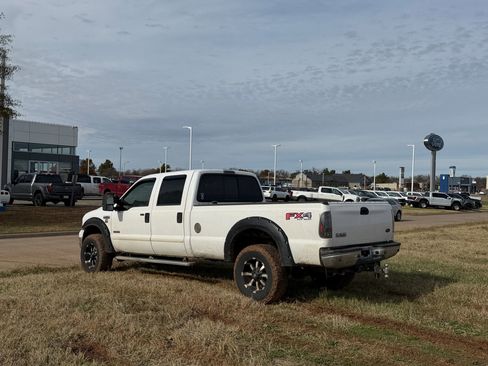 Used 2005 Ford F350 Lariat image 3