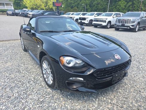 Used 2018 FIAT 124 Spider Classica w/ Technology & Siriusxm Group RWD image 2