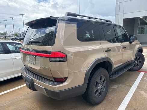 Used 2024 Lexus GX 550 image 3