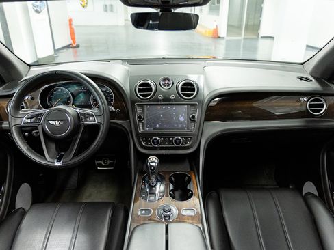 Used 2020 Bentley Bentayga AWD/4WD image 37
