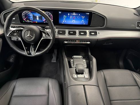 Used 2025 Mercedes-Benz GLS 450 4MATIC image 20