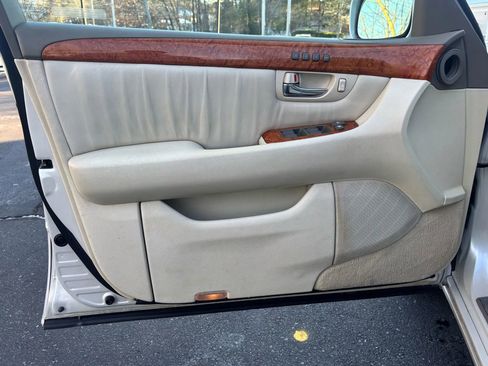 Used 2003 Lexus LS 430 RWD image 13