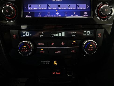 Used 2018 Nissan Rogue SV AWD/4WD image 25