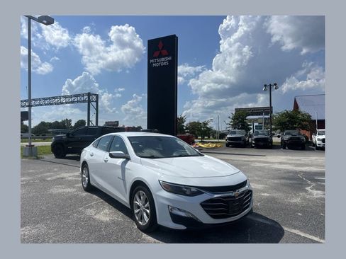 Used 2019 Chevrolet Malibu LT FWD image 1