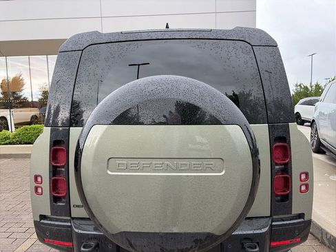Used 2024 Land Rover Defender 130 X-Dynamic SE AWD/4WD image 7