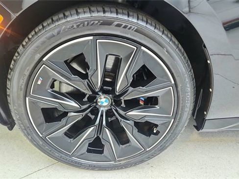 Used 2024 BMW 740i w/ Premium Package image 65