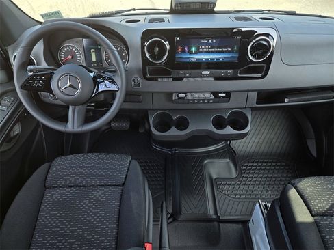 Used 2025 Mercedes-Benz Sprinter 2500 image 15