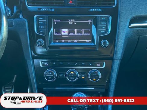 Used 2015 Volkswagen Golf 4-Door image 12