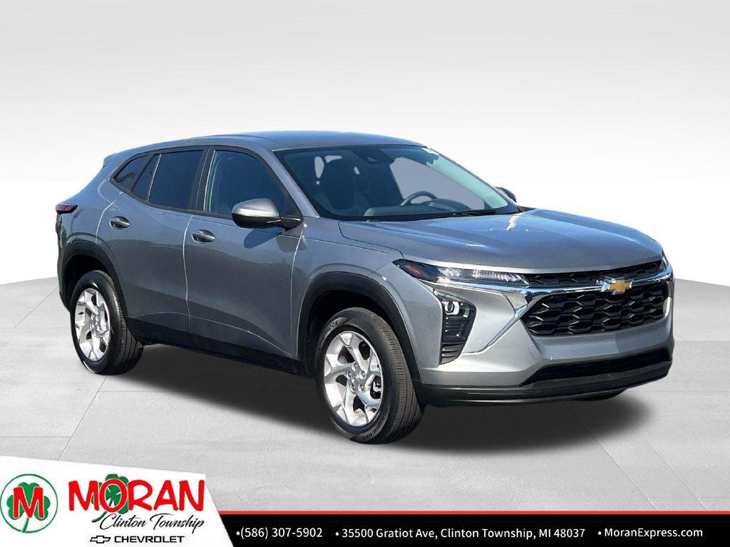 Used 2025 Chevrolet Trax LS w/ LS Convenience Package FWD image 9