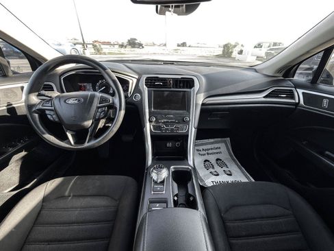 Used 2020 Ford Fusion SE FWD image 14
