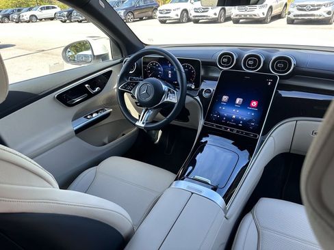 Used 2025 Mercedes-Benz GLC 300 GLC 300 image 33