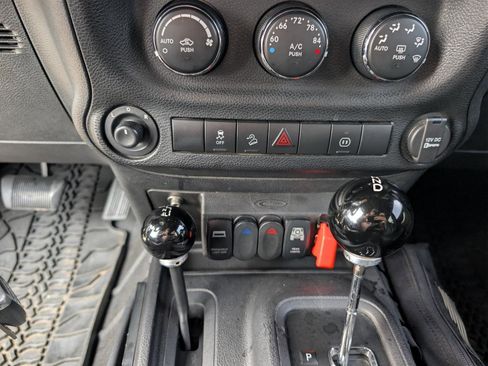 Used 2012 Jeep Wrangler Unlimited Rubicon w/ Connectivity Group image 34