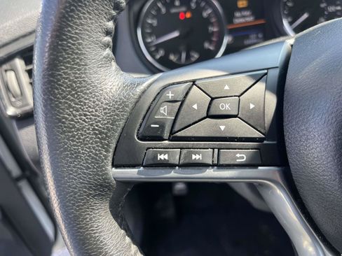 Used 2019 Nissan Rogue SV FWD image 17