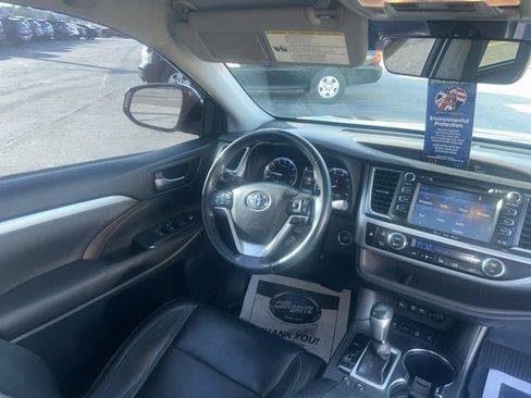 Used 2017 Toyota Highlander XLE image 35