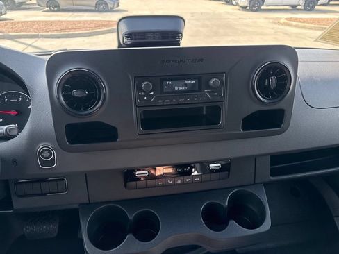 Used 2025 Mercedes-Benz Sprinter 2500 image 10