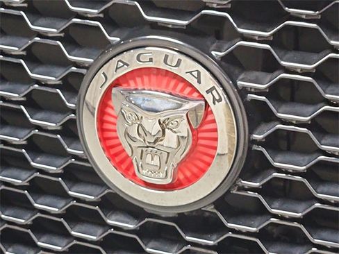 Used 2020 Jaguar F-PACE R-Sport image 18