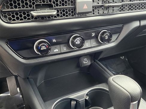 Certified 2025 Honda HR-V LX image 22