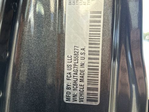 Used 2023 Jeep Gladiator Willys image 39