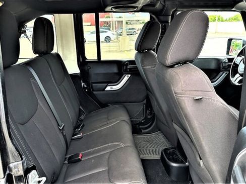 Used 2013 Jeep Wrangler Unlimited Sahara AWD/4WD image 13