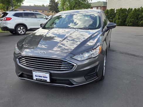 Used 2019 Ford Fusion SE FWD image 3