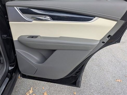 Used 2025 Cadillac XT6 Premium Luxury image 33
