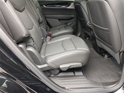 Used 2025 Cadillac XT6 Premium Luxury image 36