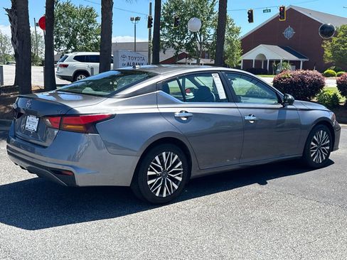 Used 2024 Nissan Altima 2.5 SV FWD image 3