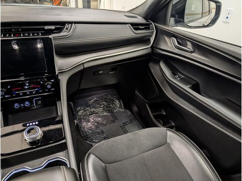 Used 2024 Jeep Grand Cherokee L Laredo image 13