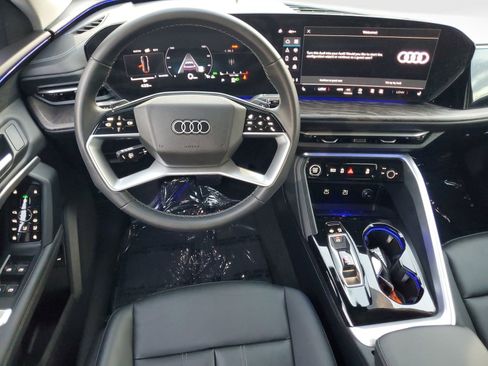 Used 2025 Audi Q5 Premium w/ Convenience Package image 12