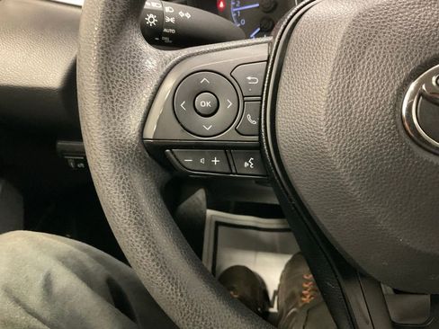 Used 2020 Toyota Corolla LE image 16