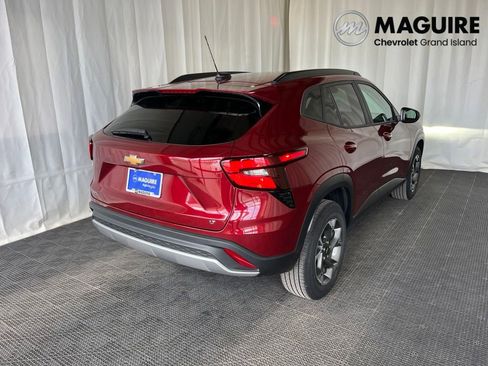 Used 2024 Chevrolet Trax LT FWD image 28