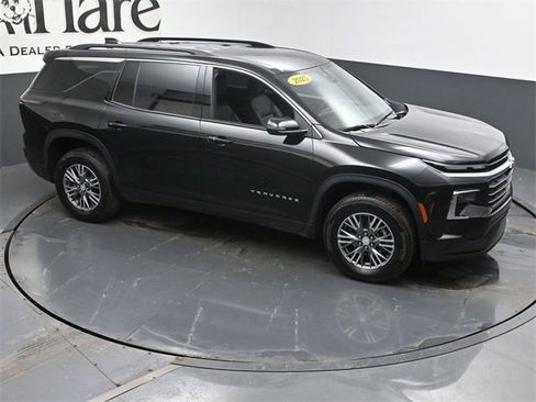 Used 2025 Chevrolet Traverse LT image 39