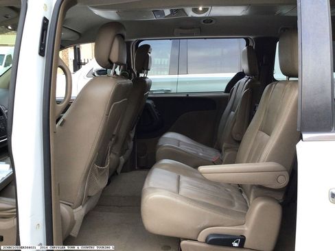 Used 2014 Chrysler Town & Country Touring-L w/ Driver Convenience Group image 14