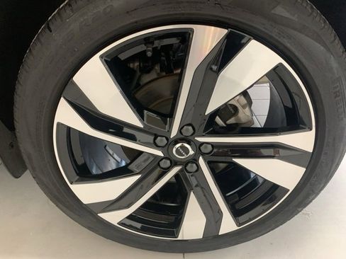 Certified 2025 Volvo XC40 B5 Plus image 8