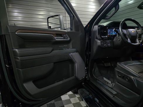 Used 2023 Chevrolet Silverado 1500 High Country w/ Technology Package image 36