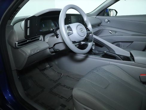 Used 2024 Hyundai Elantra SE FWD image 17