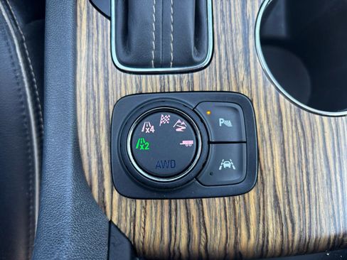 Used 2019 GMC Acadia Denali w/ Technology Package AWD/4WD image 29