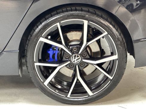 Used 2024 Volkswagen Golf R AWD/4WD image 25