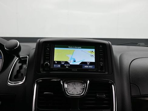 Used 2014 Chrysler Town & Country Touring-L FWD image 43