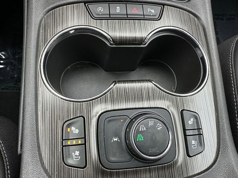 Used 2023 GMC Acadia SLT w/ Preferred Package image 18