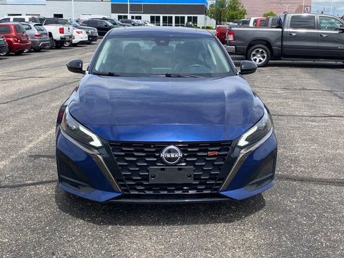 Used 2024 Nissan Altima 2.5 SR AWD/4WD image 2