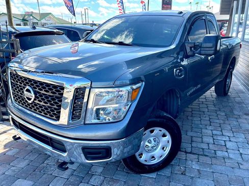 Used 2017 Nissan Titan SV image 1