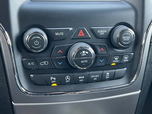 Used 2018 Jeep Grand Cherokee Laredo w/ All-Weather Capability Group image 24