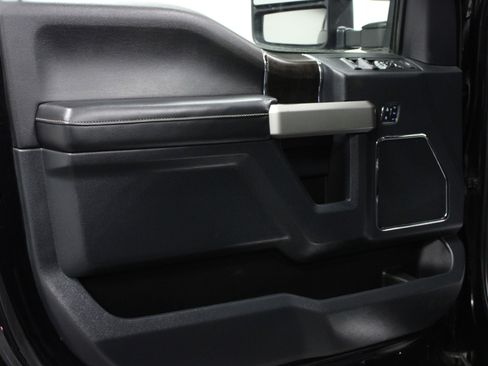 Used 2022 Ford F350 Lariat image 11