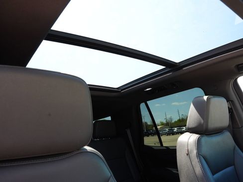 Used 2024 Chevrolet Tahoe Z71 w/ Luxury Package image 26