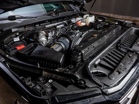 Used 2025 GMC Sierra 2500 AT4X image 41