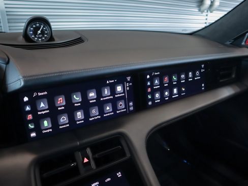 Used 2024 Porsche Taycan GTS image 24