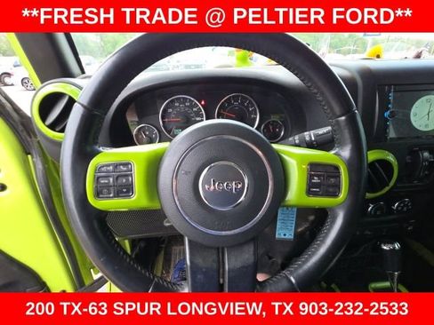 Used 2017 Jeep Wrangler Unlimited Sahara w/ Connectivity Group image 12