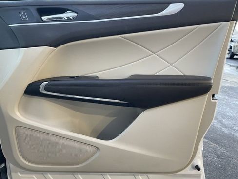 Used 2019 Lincoln MKC Reserve image 27