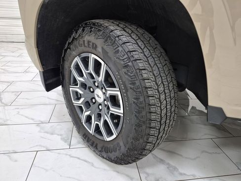 Used 2024 Chevrolet Colorado Z71 w/ Z71 Convenience Package 2 image 34